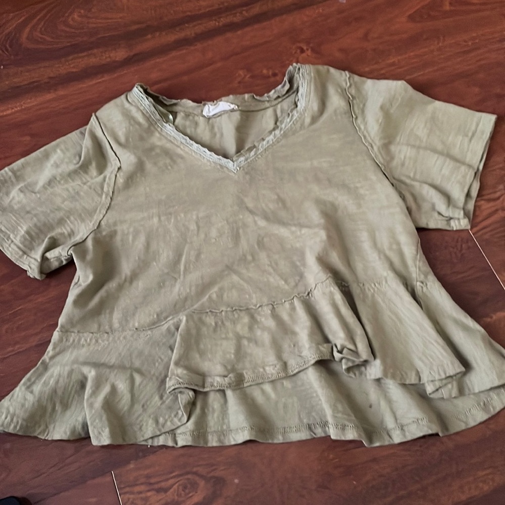 this is a green, super cute top. It is from new in. it is a size small.